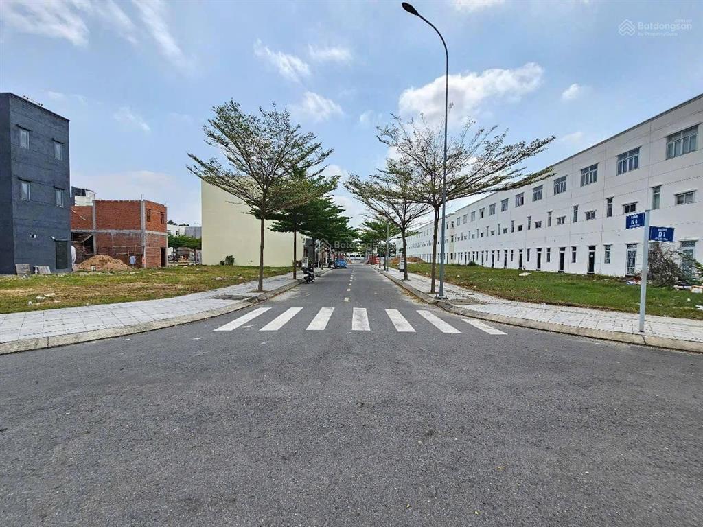 Cần bán lô đất 80m2 ngay khu công nghiệp vsip 2. liền kề chợ trường. bán giá 970 triệu sổ sẵn