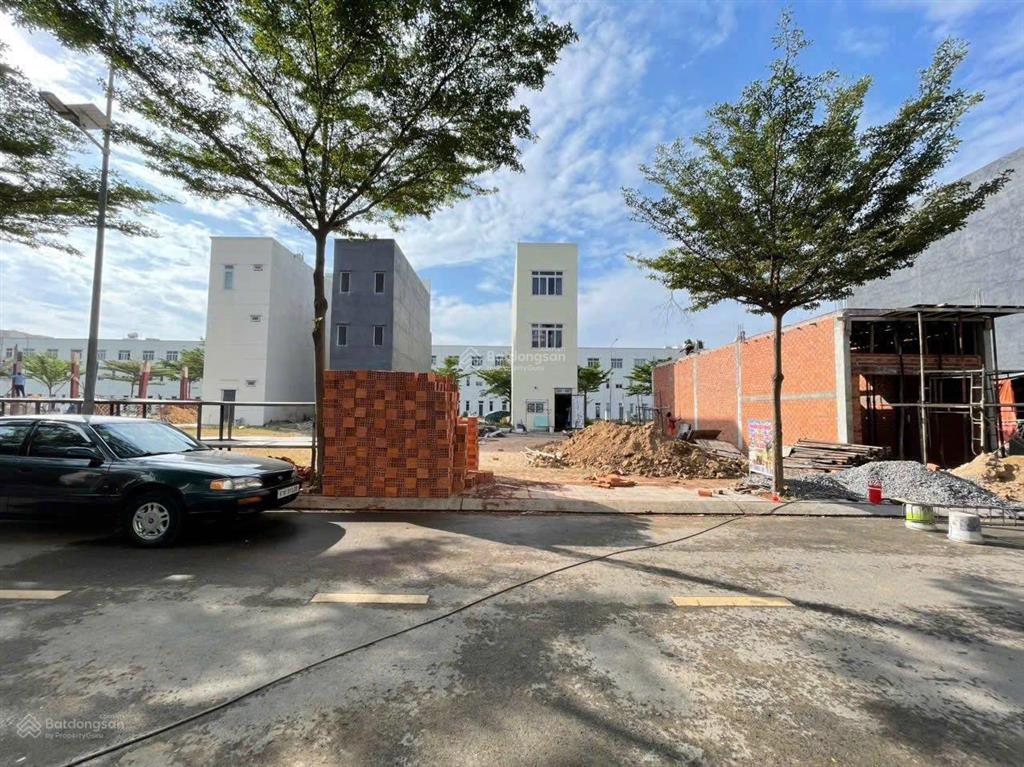 Cần bán lô đất 80m2 ngay khu công nghiệp vsip 2. liền kề chợ trường. bán giá 970 triệu sổ sẵn
