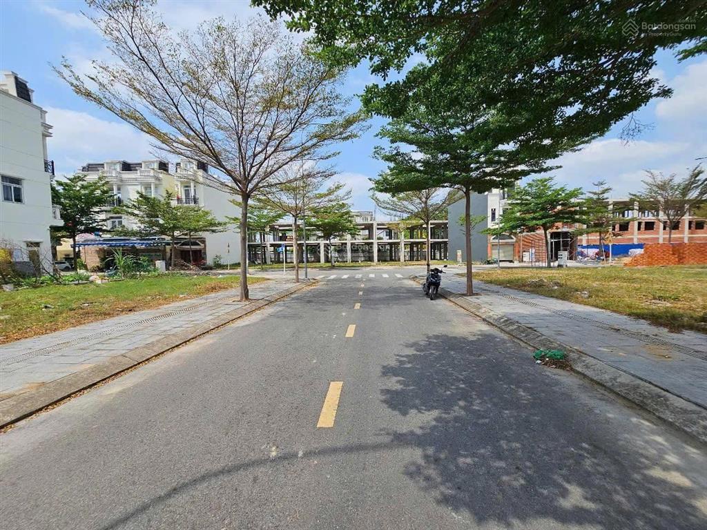 Cần bán lô đất ngay kcn vsip 2  mặt tiền dt.741  liền kề chợ trường vĩnh tân. sổ hồng riêng