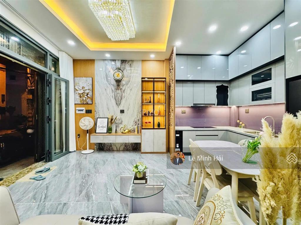 Mặt tiền khu phan xích long. p7. phú nhuận  5 tầng thang máy (6 x 7m)  (5 pn  5 wc)  13,8 tỷ