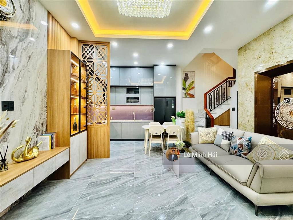 Mặt tiền khu phan xích long. p7. phú nhuận  5 tầng thang máy (6 x 7m)  (5 pn  5 wc)  13,8 tỷ