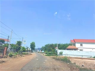 Mặt tiền nhựa qh 29m, tổng 729m2 (20*36), thổ cư 400m, giá 425 triệu. cạnh uỷ ban, dt 741