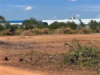 Mặt tiền đường xuyên tâm 32m, trực diện kcn hiện hữu, 220m2, full thổ 550 triệu. sổ sẳn