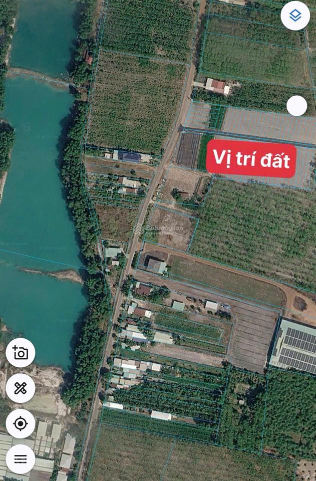 Lô vip duy nhất mặt tiền nhựa 225 m2, tc 60m2, giá 570 triệu, , 1 sẹc dt 749b, chơn thành