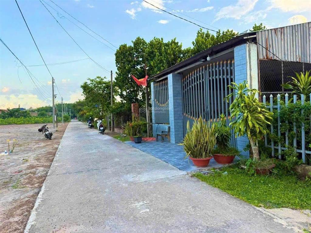 Đất trung tâm ngã 4 chơn thành 300m² (10*30) tc 120m², giá 655 triệu, sổ sẵn, quốc lộ 13