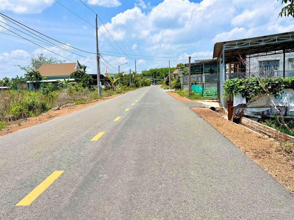 Đất tt chợ chơn thành 200m2(mt6,8x26)tc 60m2, 655 triệu, shr sẵn, kcn becamex