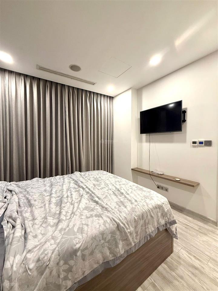 Cho thuê căn hộ 50m2 tại vinhomes golden river ba son, 21 triệu full nội thất