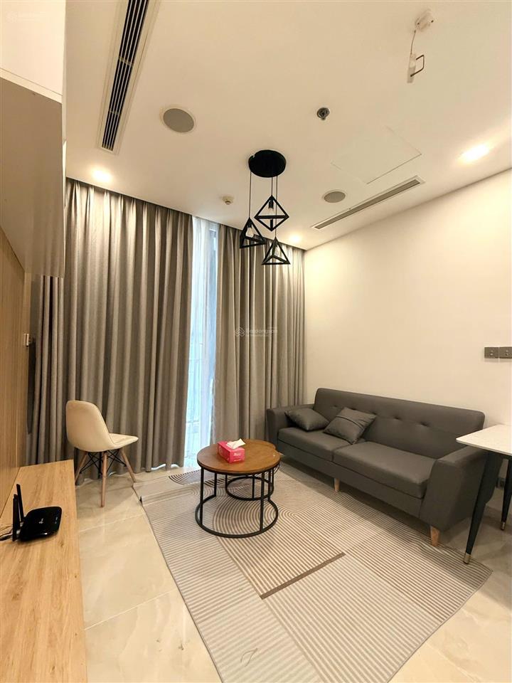 Cho thuê căn hộ 50m2 tại vinhomes golden river ba son, 21 triệu full nội thất