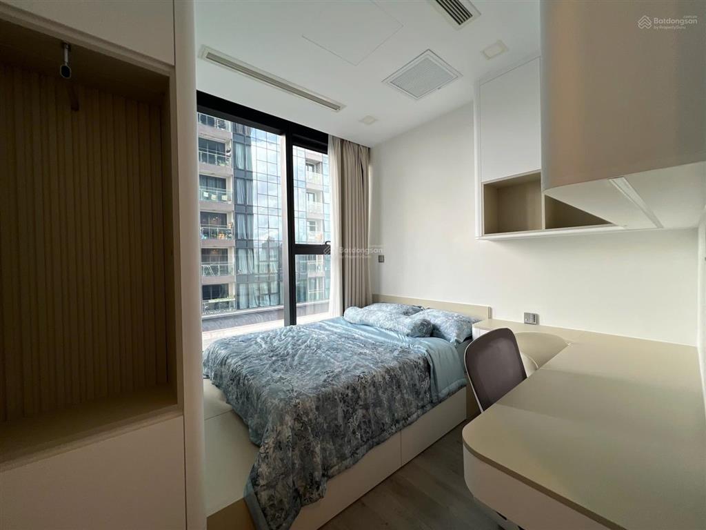 Định cư nước ngoài cần bán lỗ 2pn bason 79m2 giá 17,8 tỷ sổ hồng lâu dài, nội thất cao cấp