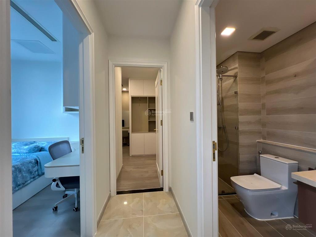 Định cư nước ngoài cần bán lỗ 2pn bason 79m2 giá 17,8 tỷ sổ hồng lâu dài, nội thất cao cấp
