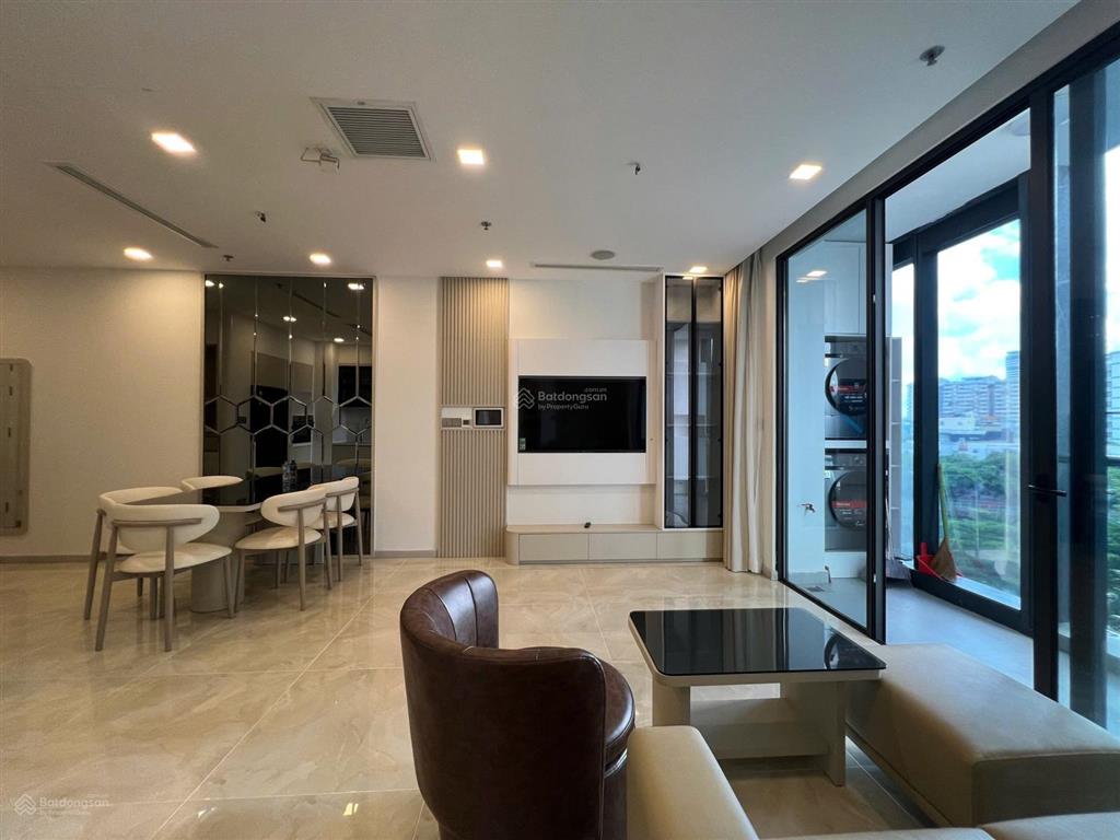 Định cư nước ngoài cần bán lỗ 2pn bason 79m2 giá 17,8 tỷ sổ hồng lâu dài, nội thất cao cấp