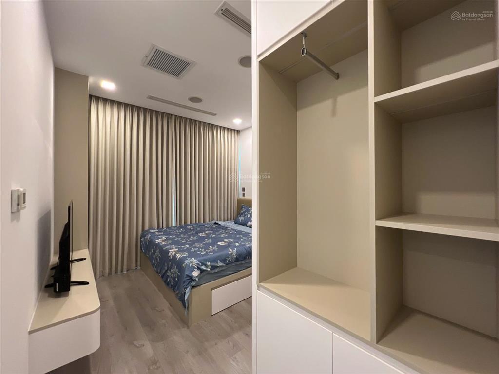 Định cư nước ngoài cần bán lỗ 2pn bason 79m2 giá 17,8 tỷ sổ hồng lâu dài, nội thất cao cấp