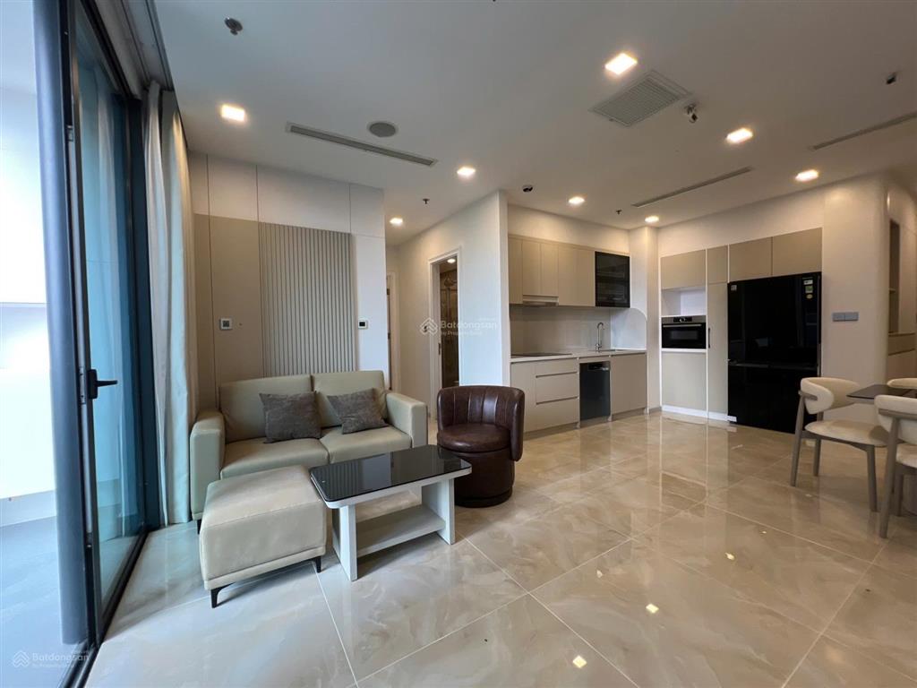 Định cư nước ngoài cần bán lỗ 2pn bason 79m2 giá 17,8 tỷ sổ hồng lâu dài, nội thất cao cấp