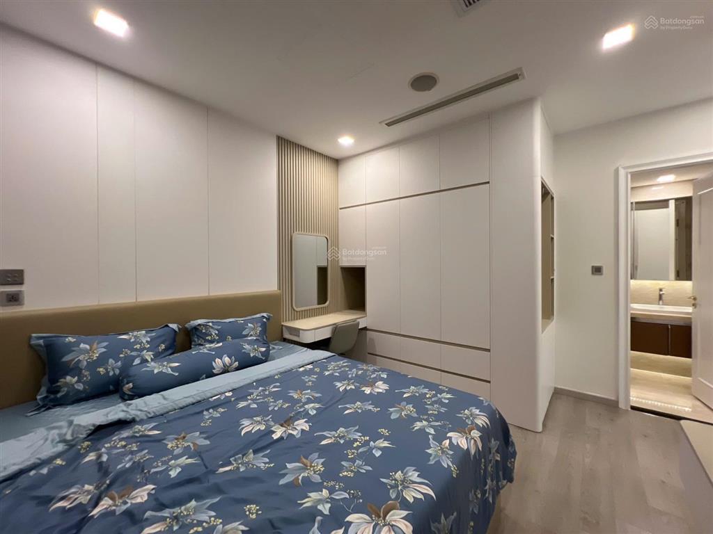 Định cư nước ngoài cần bán lỗ 2pn bason 79m2 giá 17,8 tỷ sổ hồng lâu dài, nội thất cao cấp