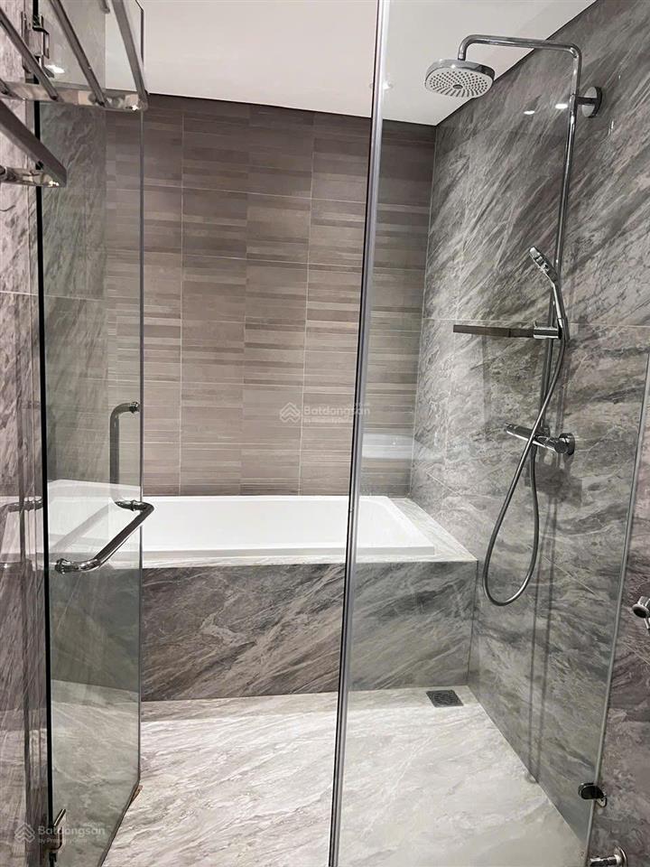 Cho thuê 3pn 121m lầu 26 giá 55tr bao phí quản lý