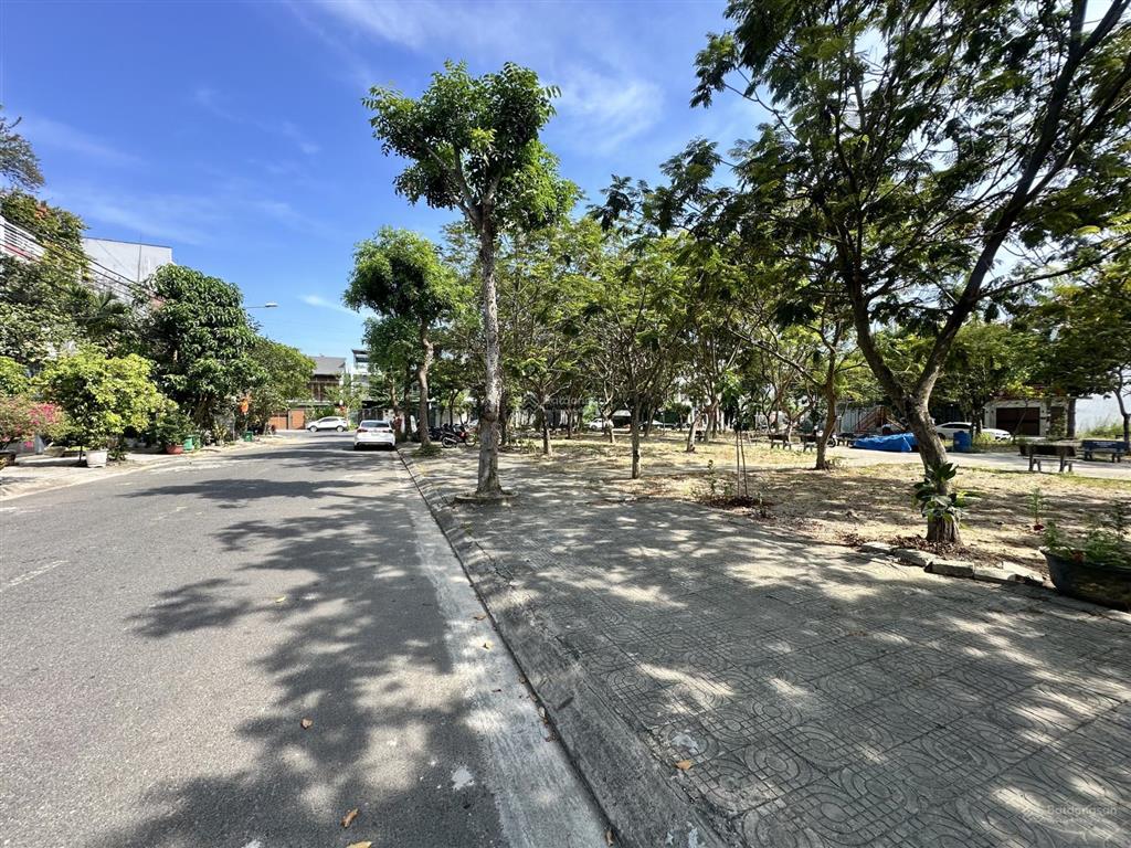 Bán nhà 2 tầng đường lê văn thủ view công viên nam việt á