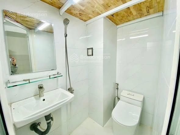 Phòng trệt có máy lạnh giá 2,8tr gần trường kim đồng