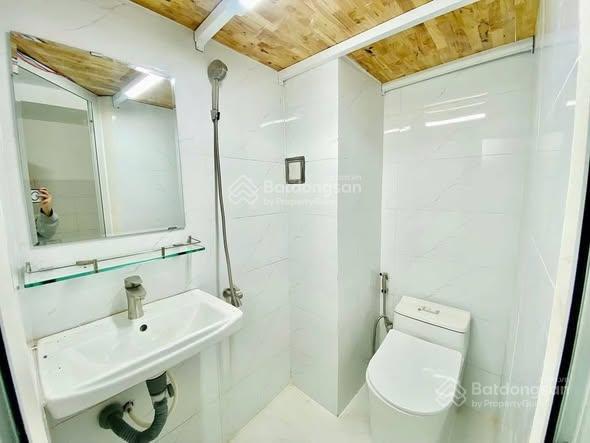 Phòng trệt có máy lạnh giá 2,8tr gần trường kim đồng