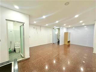 Phòng siêu rộng có máy lạnh giá 3,4tr