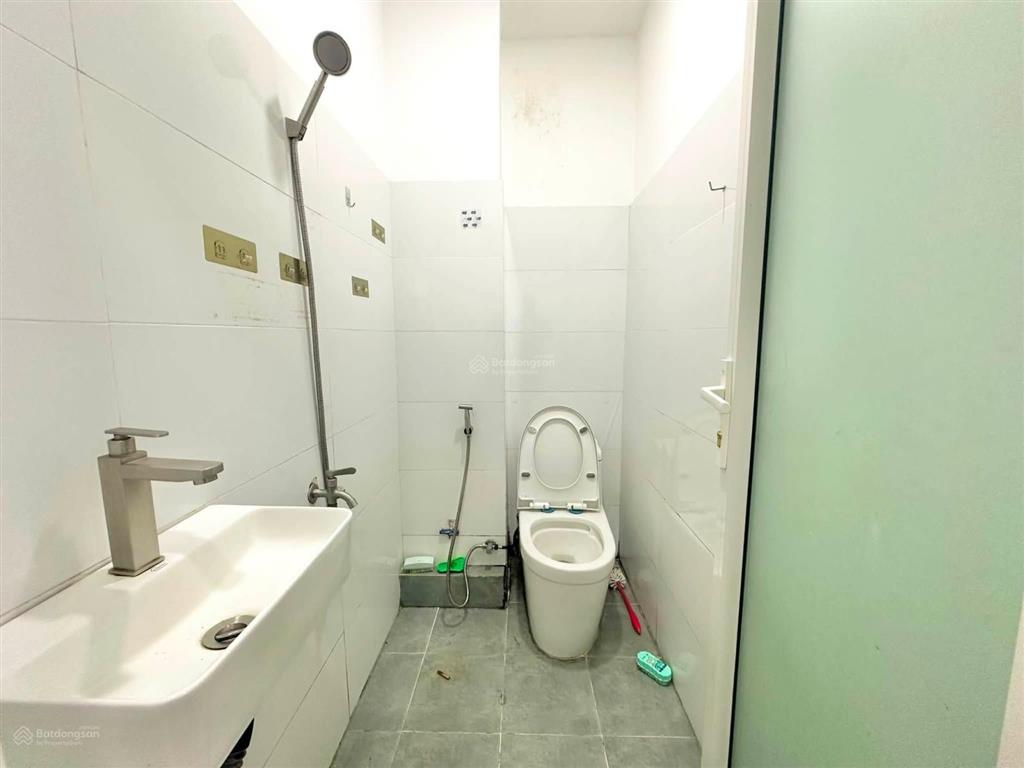 Phòng siêu rộng có máy lạnh giá 3,4tr