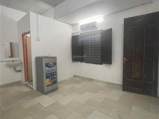 Phòng ban công có cửa sổ giá 2,3tr