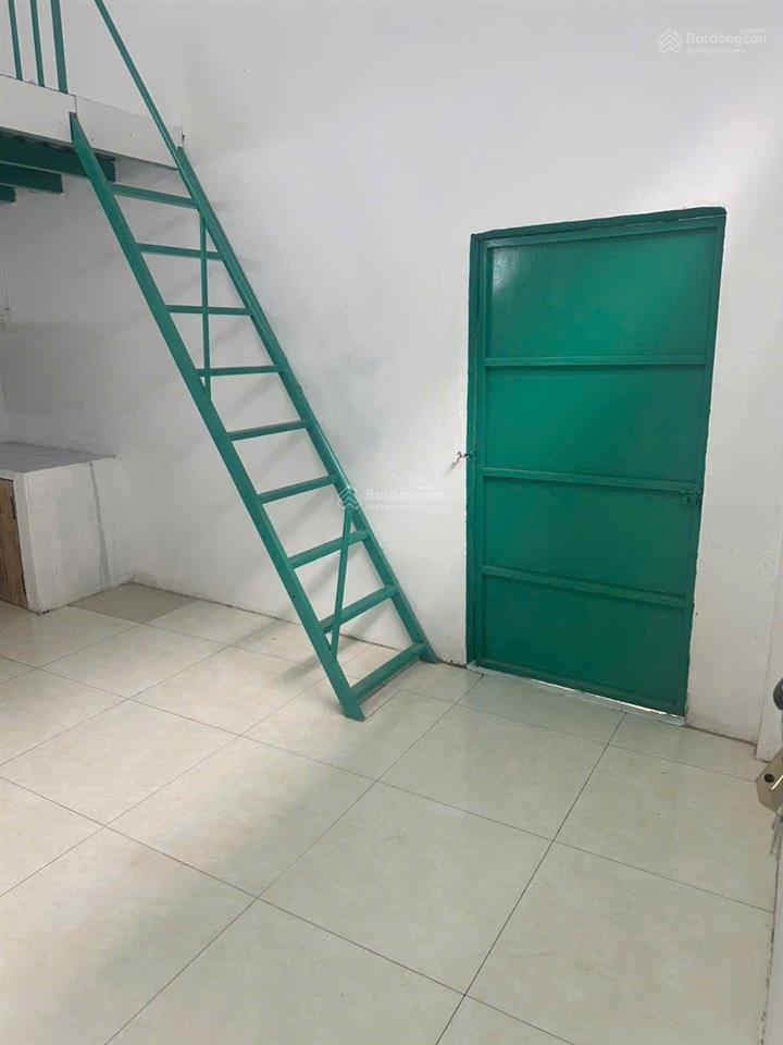 Phòng trống, gác cao, ở ngay đường liên khu 56 bình tân