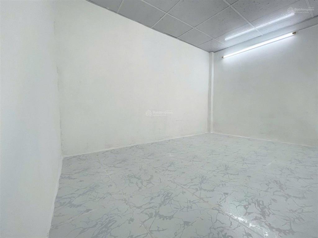 Phòng trống, gác cao, ở ngay đường liên khu 56 bình tân
