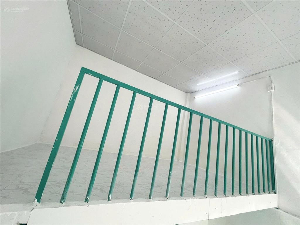 Phòng trống, gác cao, ở ngay đường liên khu 56 bình tân