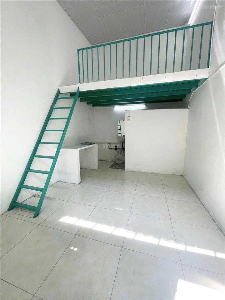 Phòng trống, gác cao, ở ngay đường liên khu 56 bình tân