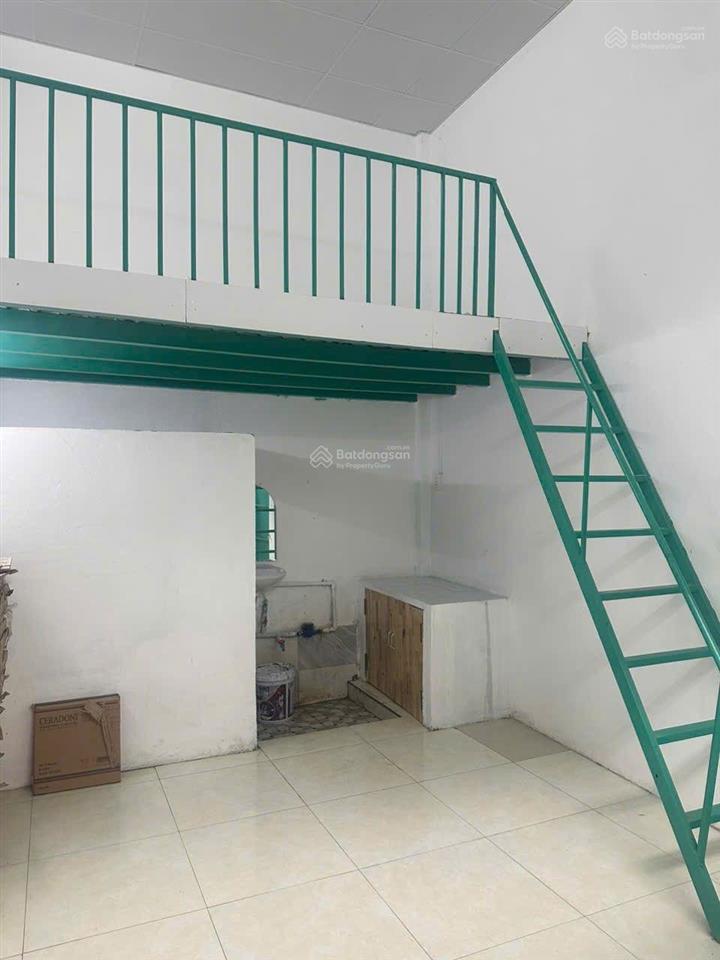 Phòng trống, gác cao, ở ngay đường liên khu 56 bình tân