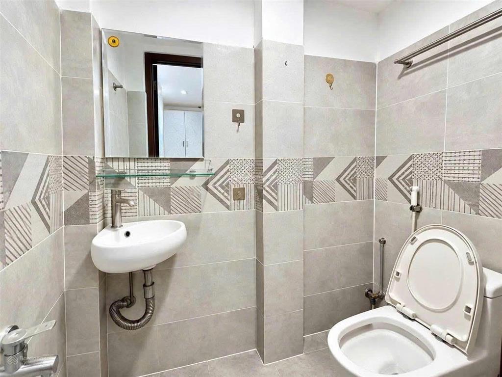 Còn 1 phòng hiếm có full nội thất máy lạnh giường ngủ