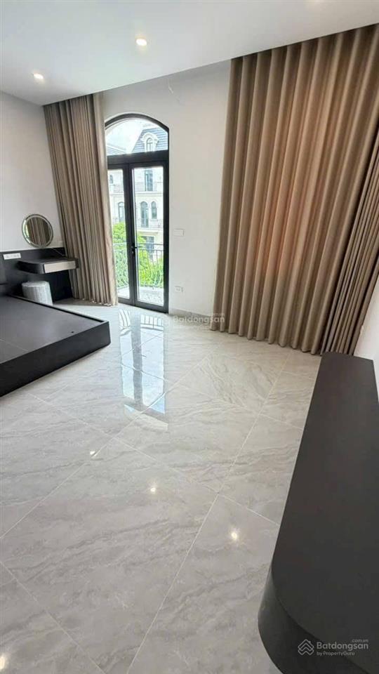Cho thuê liền kề 4pn thang máy full nội thất mặt đường to 20m gần vincom ocean park 2 giá tốt