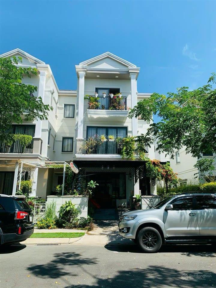 Cần bán nhanh biệt thự nine south 122.5m2 nhà full nội thất sẵn sổ đỏ giá 17.3 tỷ 0932 991 ***