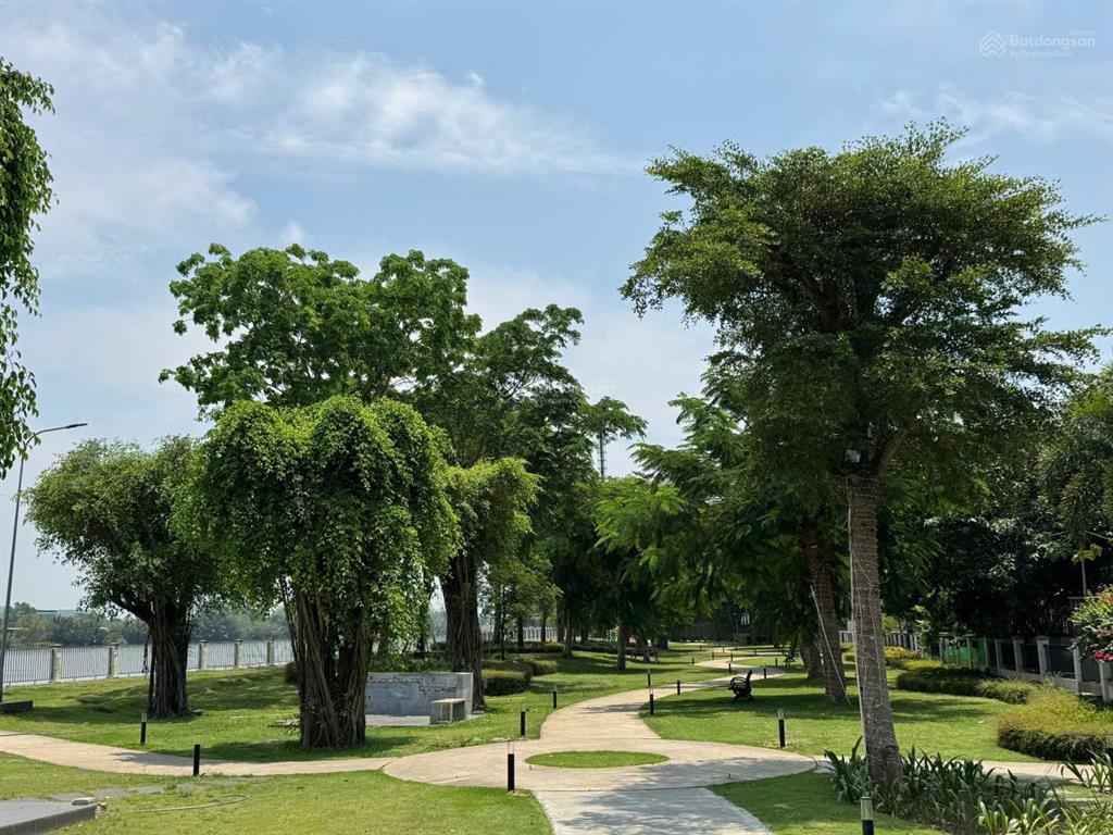 Bán nhanh biệt thự nine southhoàn thiện cao cấp  140m2 sẵn phòng chiếu phim, sauna  0932 991 ***