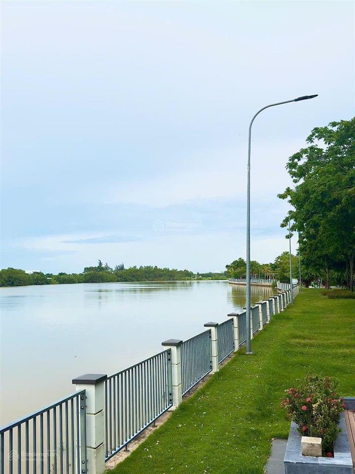 Bán nhanh biệt thự nine southhoàn thiện cao cấp  140m2 sẵn phòng chiếu phim, sauna  0932 991 ***