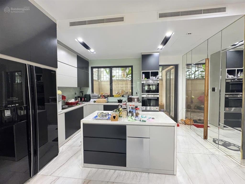Bán nhanh biệt thự nine southhoàn thiện cao cấp  140m2 sẵn phòng chiếu phim, sauna  0932 991 ***