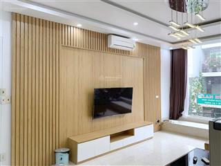 Cho thuê nhà mặt phố văn cao, dt 65m2, 5 p.ngủ khép kín full đồ.