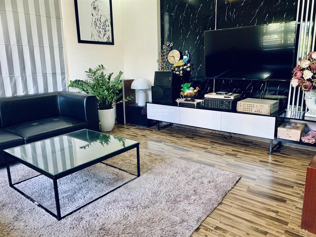 Cho thuê nhà lô góc văn cao, dt 65m2, 3 phòng ngủ thiết kế hiện đại