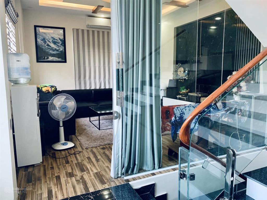 Cho thuê nhà lô góc văn cao, dt 65m2, 3 phòng ngủ thiết kế hiện đại