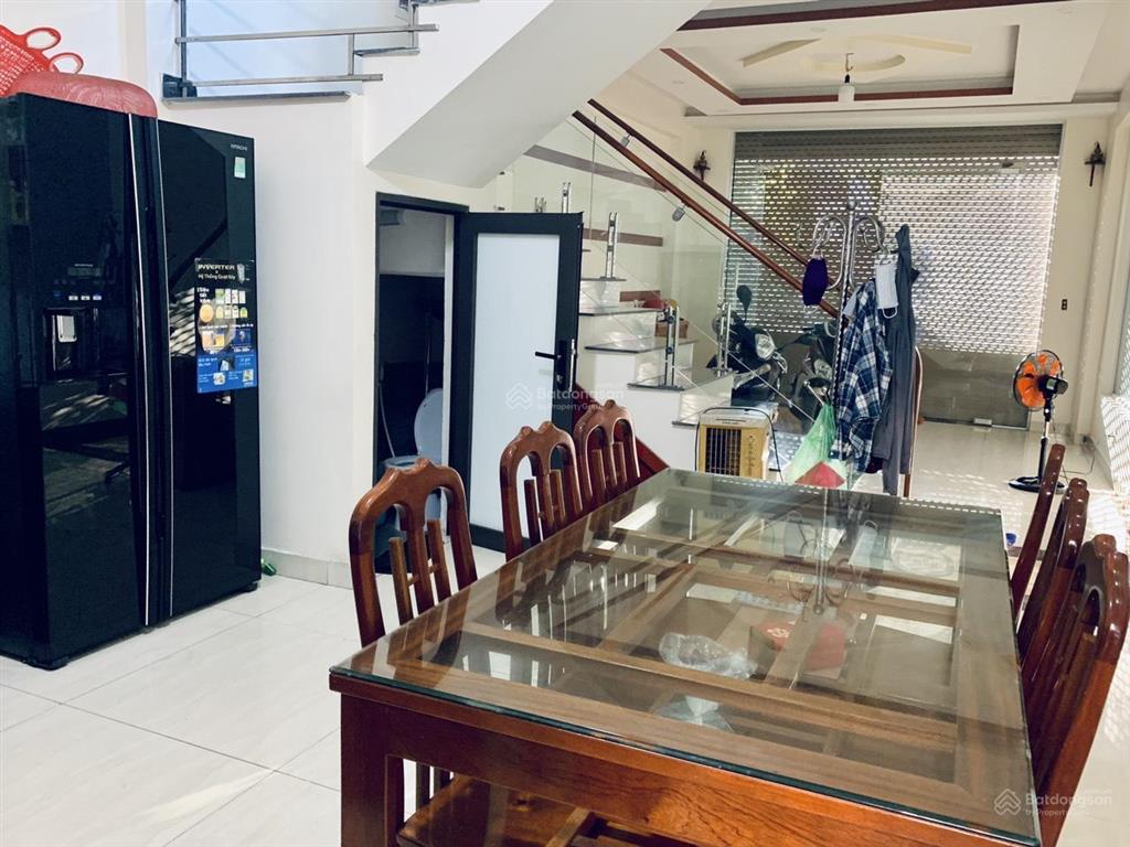 Cho thuê nhà lô góc văn cao, dt 65m2, 3 phòng ngủ thiết kế hiện đại