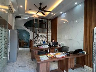 Cho thuê nguyên căn sân cổng văn cao, dt 55m2, 4 p.ngủ.