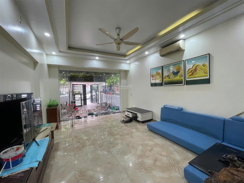 Cho thuê nguyên căn sân cổng phố văn cao, dt 90m2, 4 ngủ khép kín
