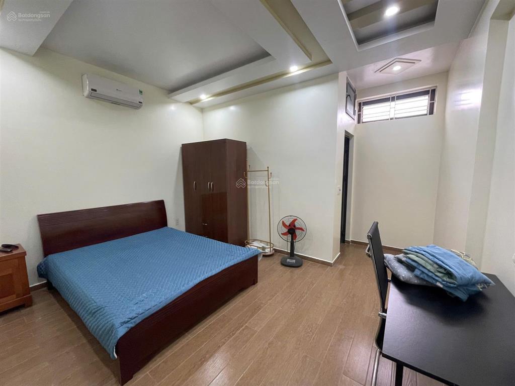 Cho thuê nguyên căn sân cổng phố văn cao, dt 90m2, 4 ngủ khép kín