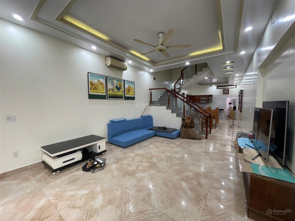 Cho thuê nguyên căn sân cổng phố văn cao, dt 90m2, 4 ngủ khép kín