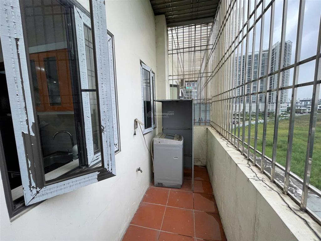 Cho thuê căn hộ 1 ngủ rộng (38m2) waterfront city, có ban công rộng.