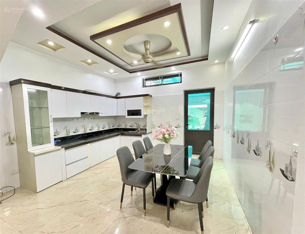 Cho thuê nhà phố văn cao, dt 65m2 x 4 tầng, 3 ngủ khép kín full đồ.
