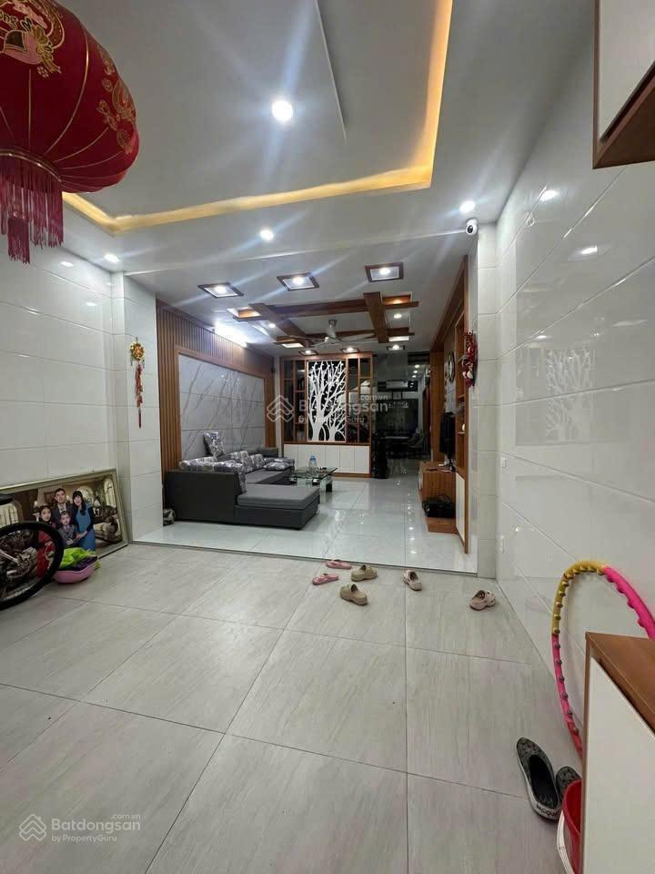 Cho thuê nhà khu phân lô văn cao, dt 90m2, 3 ngủ khép kín.