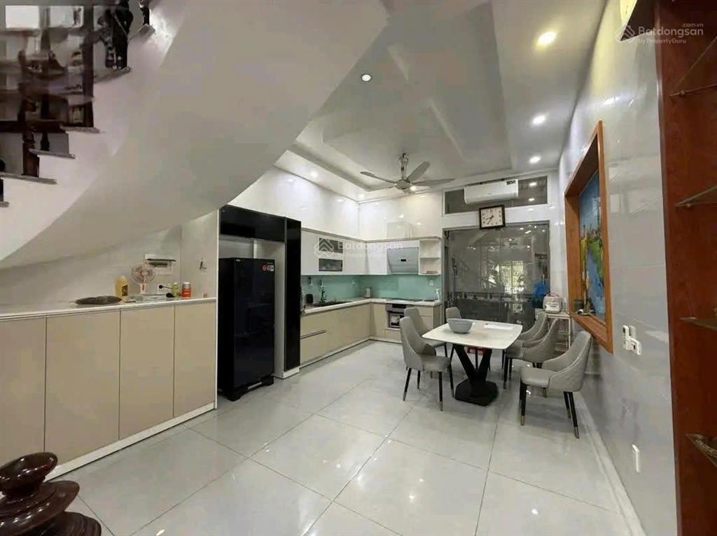 Cho thuê nhà khu phân lô văn cao, dt 90m2, 3 ngủ khép kín.