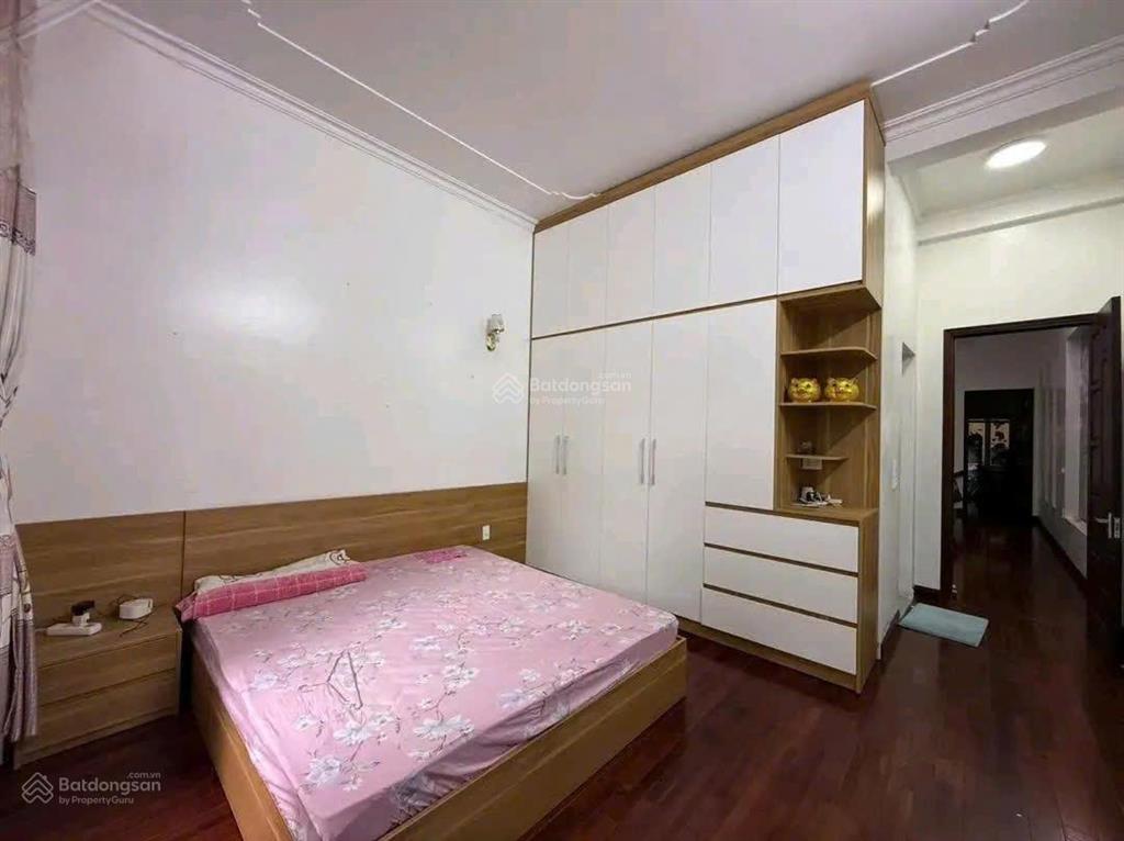 Cho thuê nhà khu phân lô văn cao, dt 90m2, 3 ngủ khép kín.