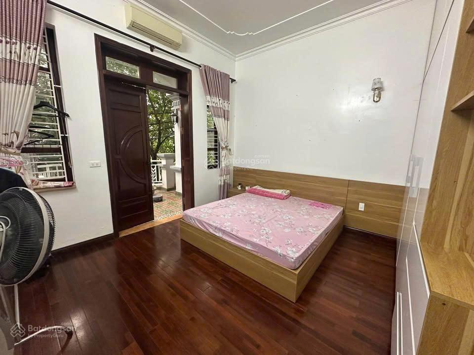 Cho thuê nhà khu phân lô văn cao, dt 90m2, 3 ngủ khép kín.